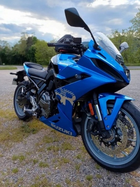 Suzuki GSX-8R